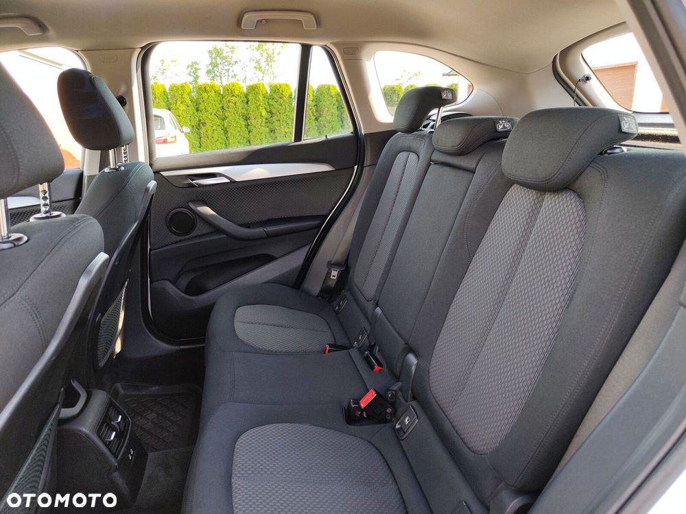 BMW X1 sDrive18i - 18
