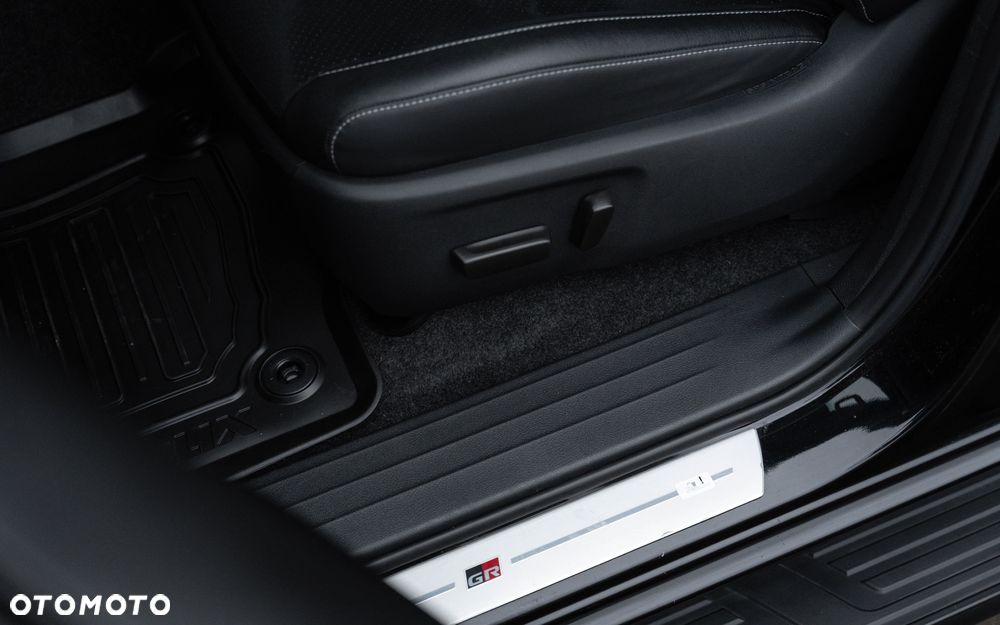 Toyota Hilux 2.8 D-4D Double Cab GR Sport II 4x4 - 23