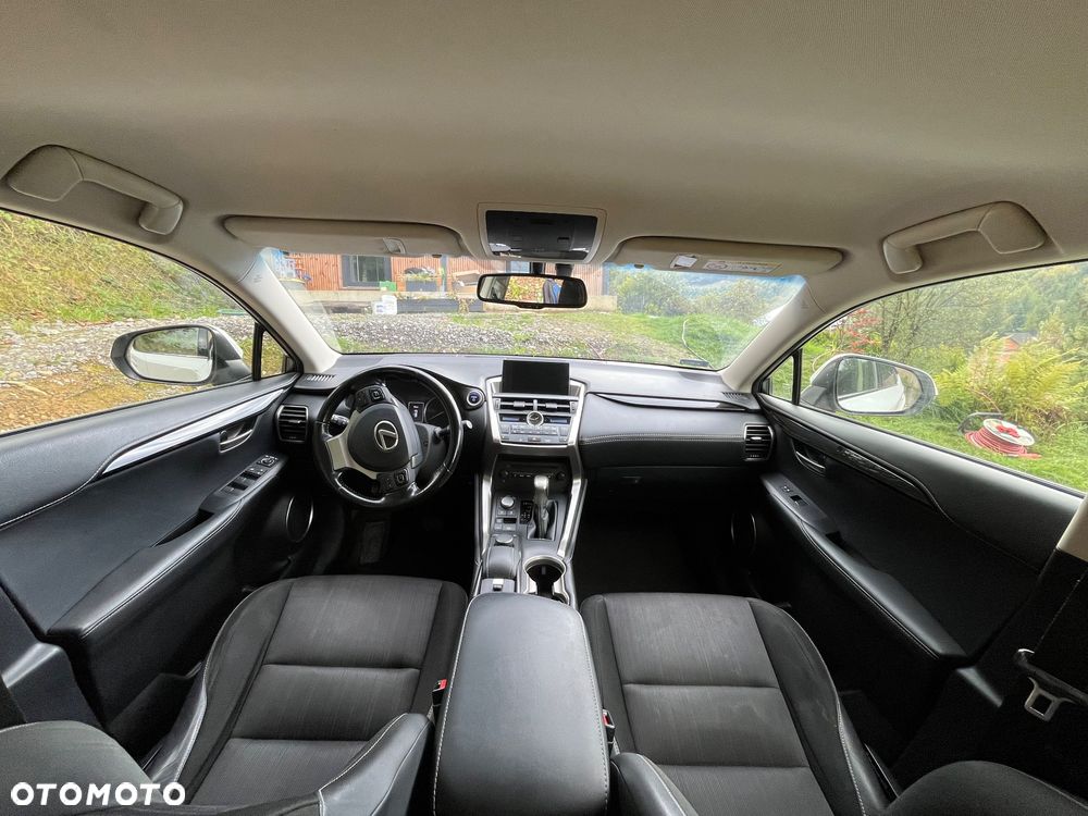 Lexus NX 300h Business Edition AWD - 8