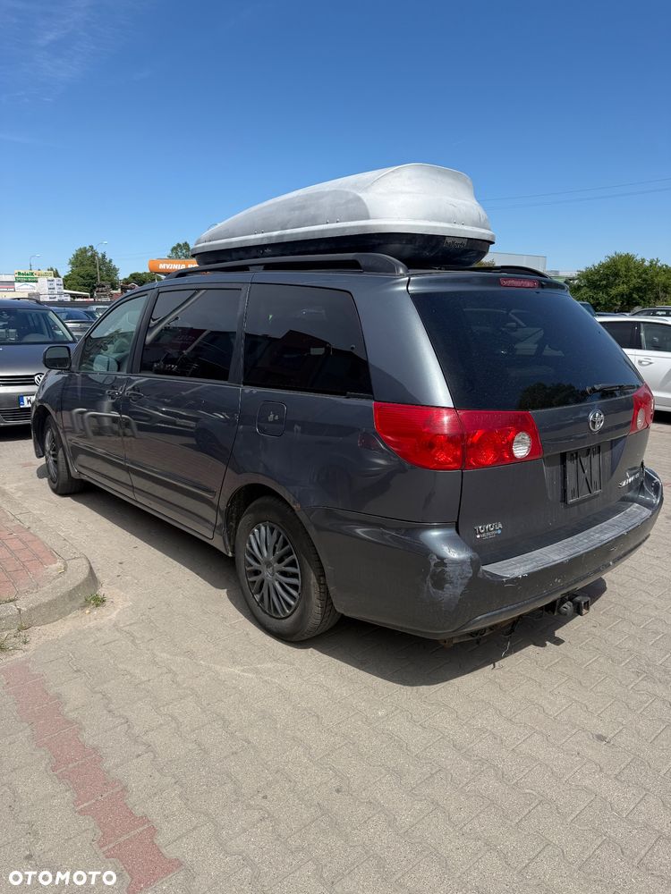 Toyota Sienna 3.3 LE AWD - 2