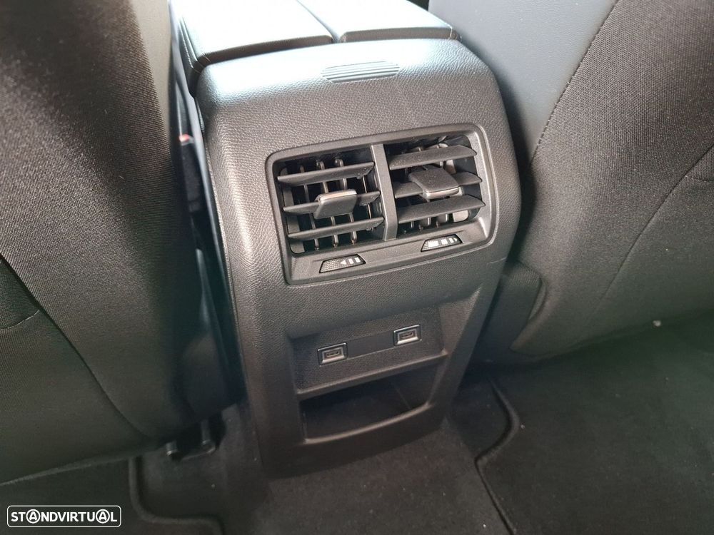 Peugeot 308 SW 1.2 Hybrid Allure e-DCS6 — fotografia 31