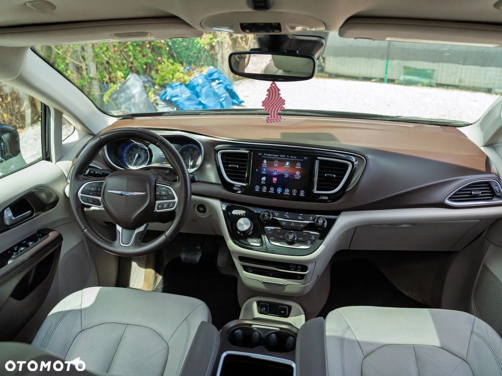 Chrysler Pacifica - 25