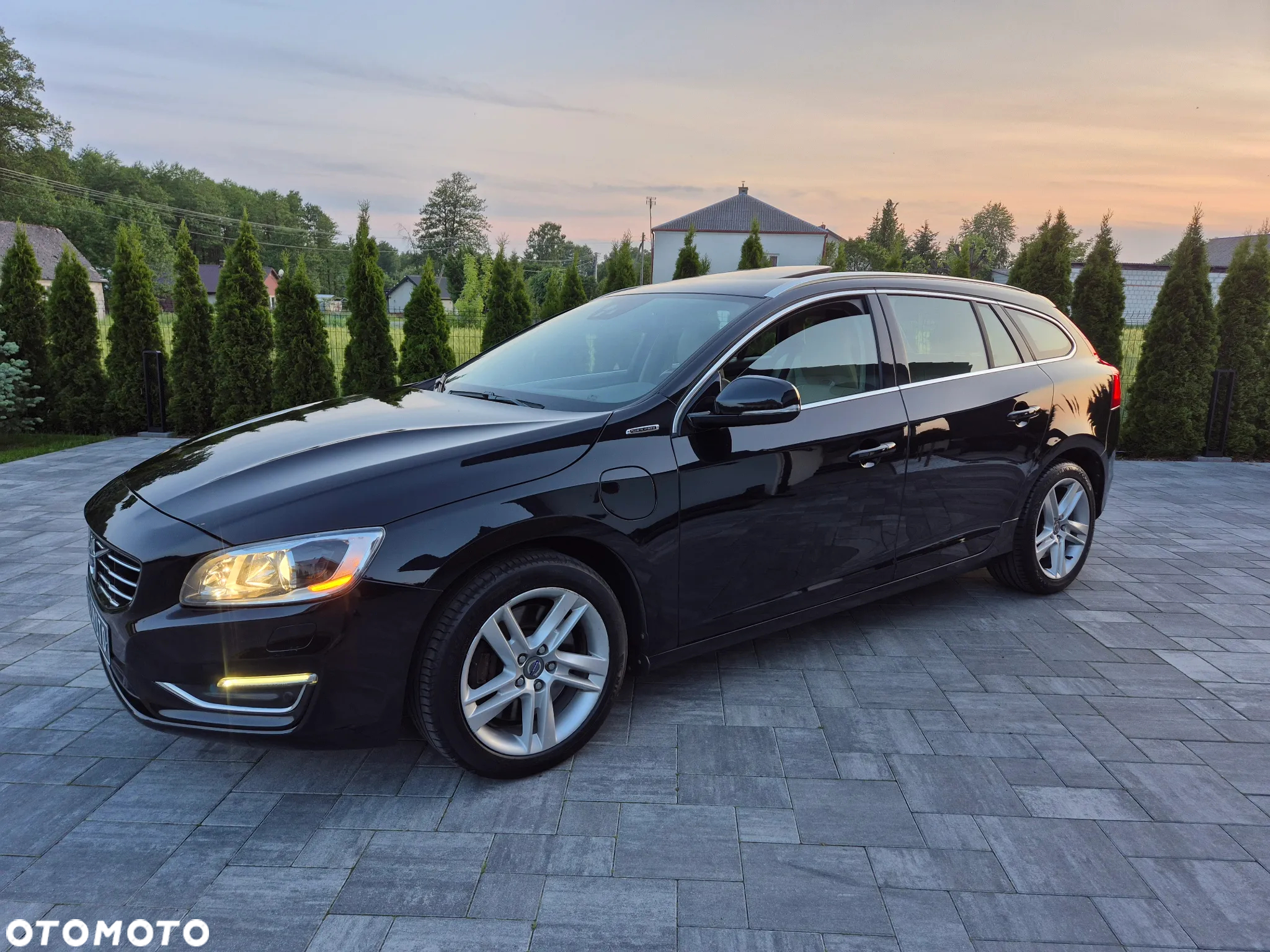 Volvo V60 D6 Plug-In-Hybrid AWD Geartronic Summum - 3
