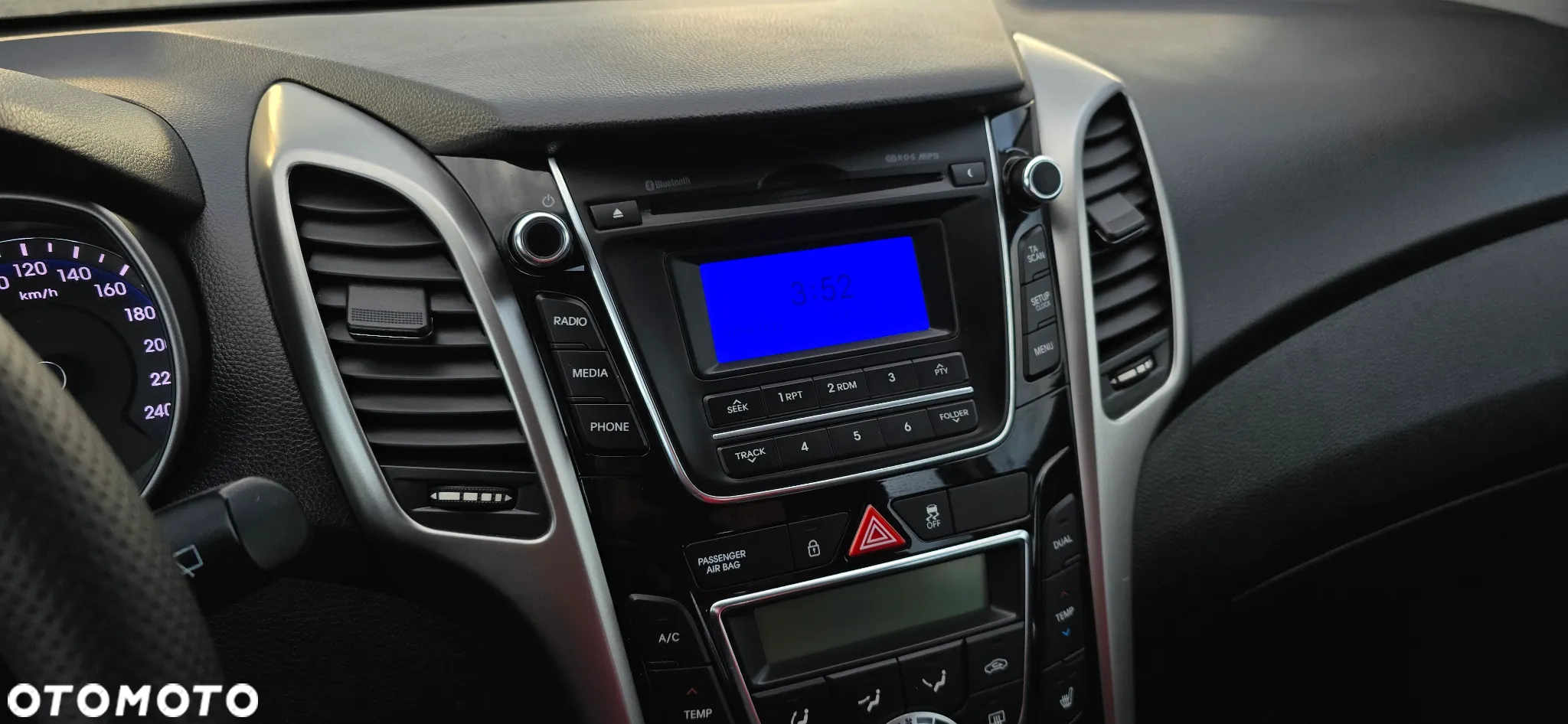 Hyundai i30 blue 1.6 CRDi Trend - 38