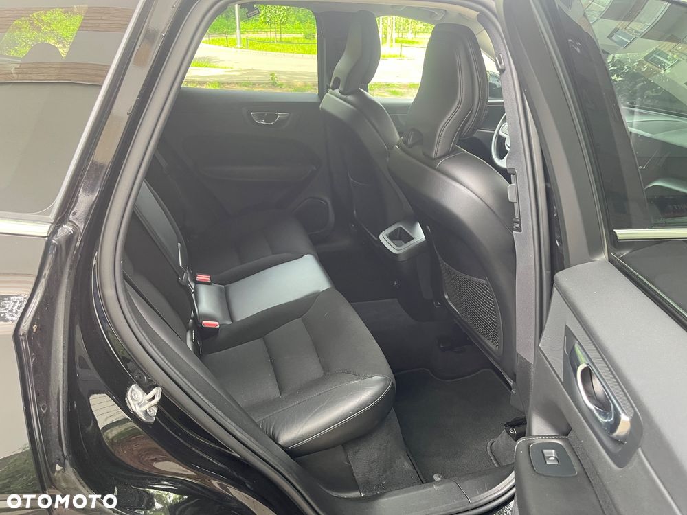 Volvo XC 60 B4 D AWD Momentum Pro - 8