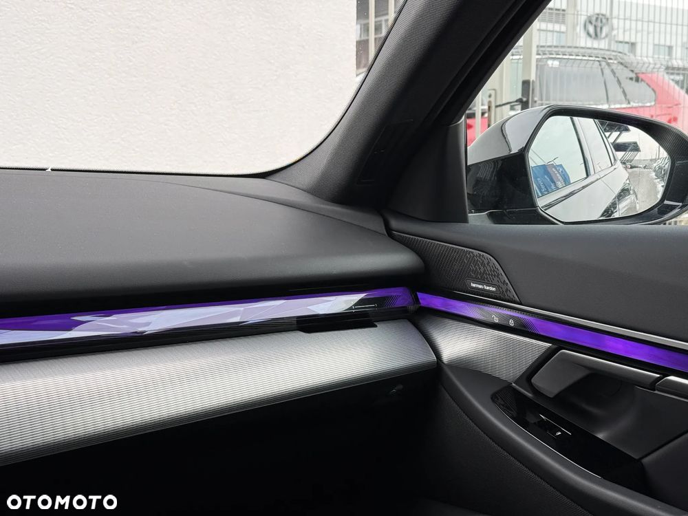 BMW Seria 5 520d xDrive - 18