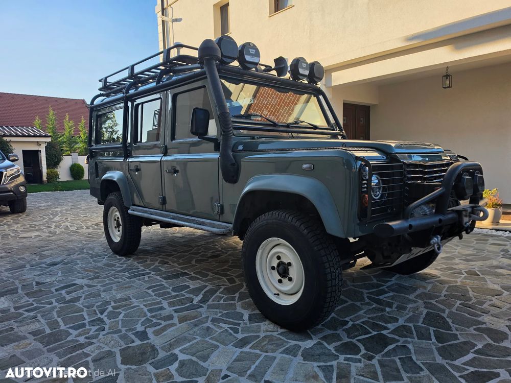 Land Rover Defender 110 S/W - 2