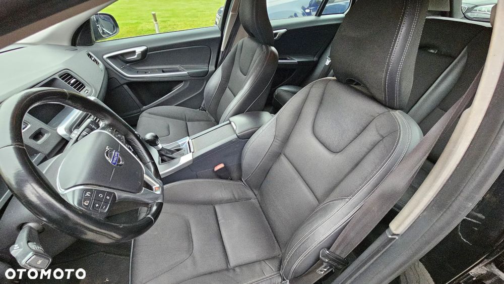 Volvo V60 D2 Momentum - 21