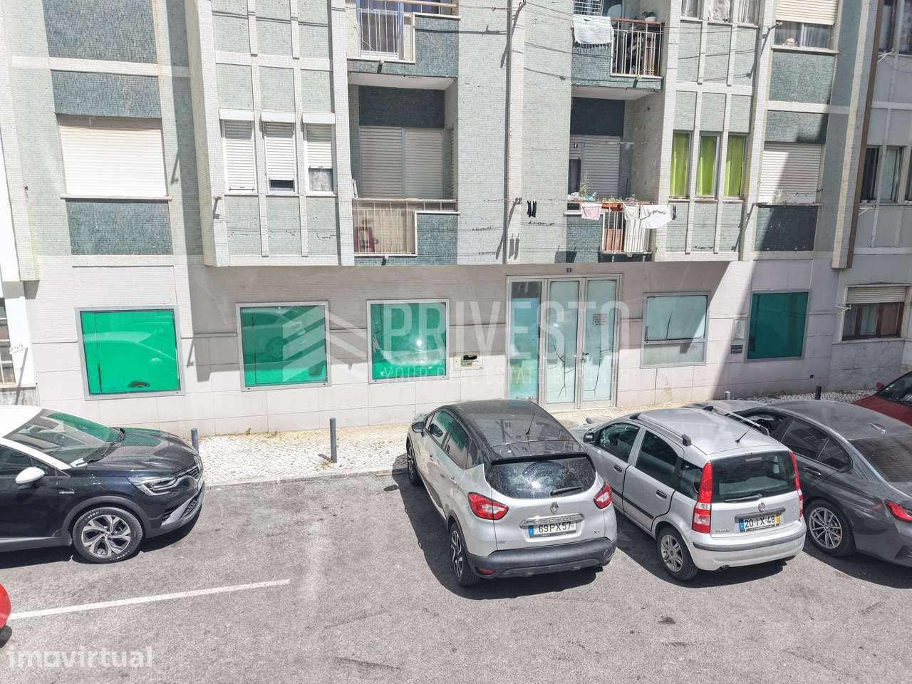 Armazém com Acesso Direto à Rua em Agualva-Cacém - Grande imagem: 2/14