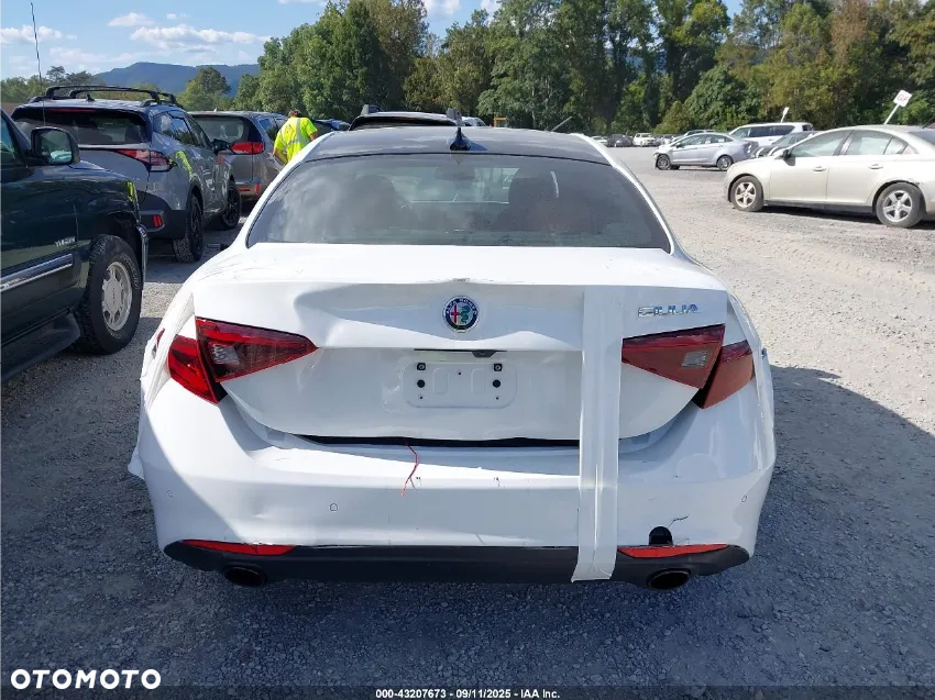 Alfa Romeo Giulia 2.0 Turbo TI - 12