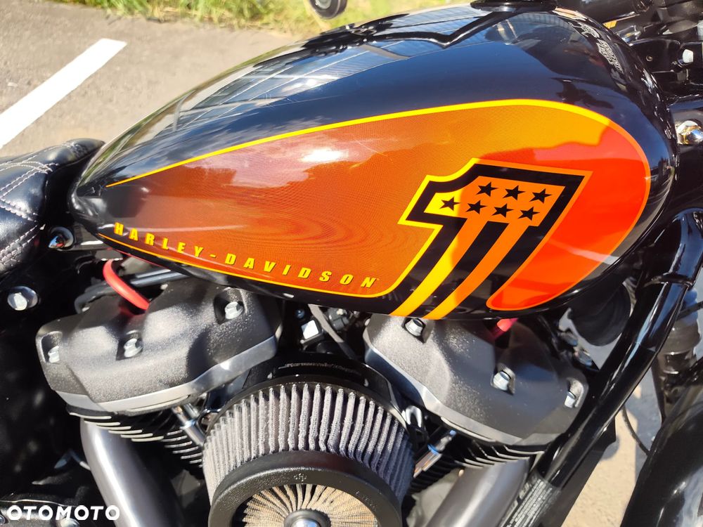 Harley-Davidson Softail Street Bob - 29