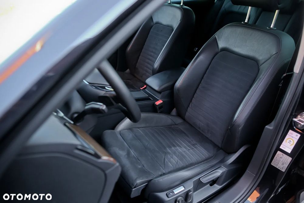 Volkswagen Passat Variant 2.0 TDI SCR 4Motion DSG Highline - 19