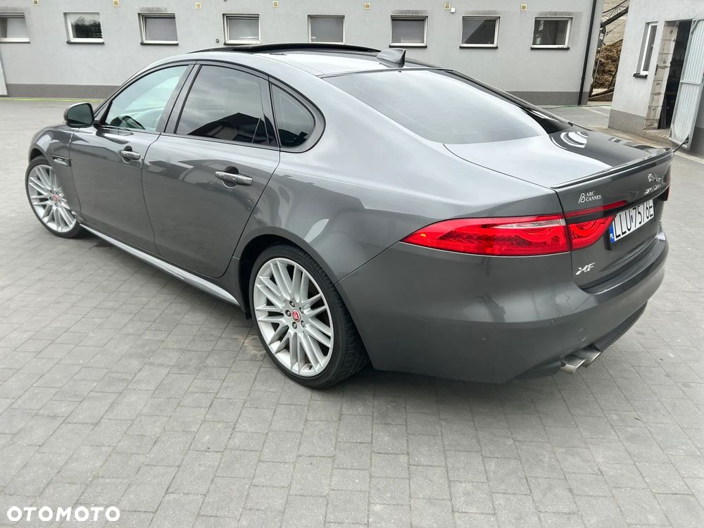 Jaguar XF 20d AWD R-Sport - 10