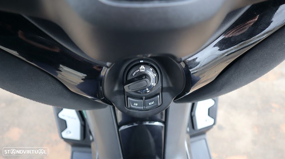 Yamaha X-Max Tech Max - 28