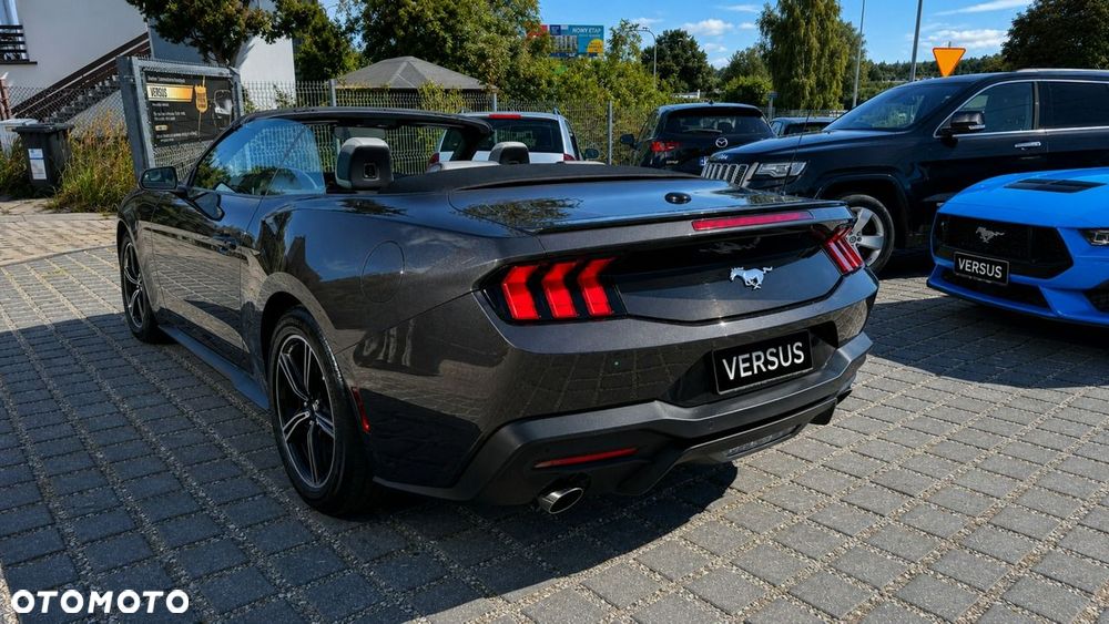 Ford Mustang - 6