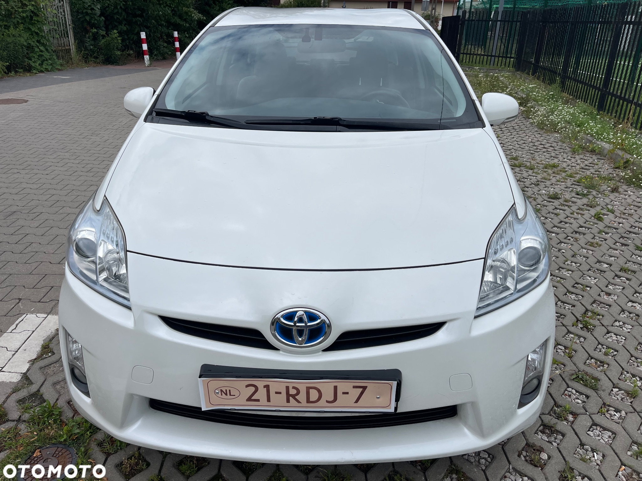 Toyota Prius 1.8 HSD Prestige - 2