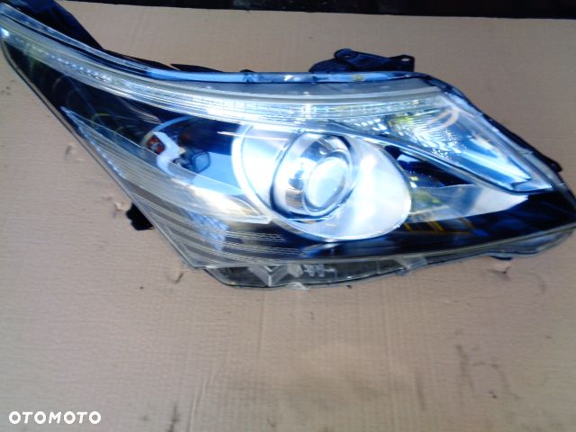 LAMPA PRAWA XENON TOYOTA AVENSIS T27 12-15 - 1