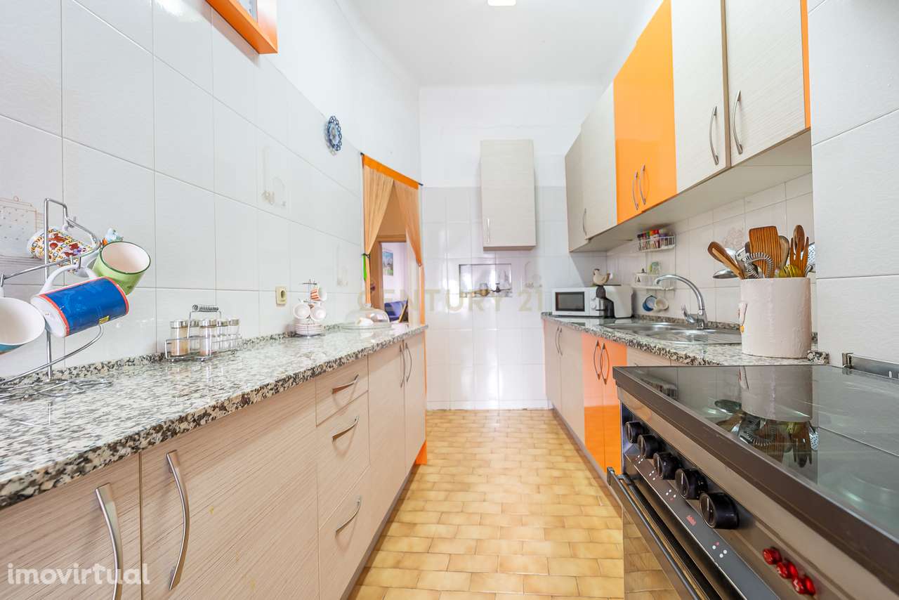 T4 em Arroios para remodelação com vista sobre Lisboa  - Lisboa - Grande imagem: 3/23