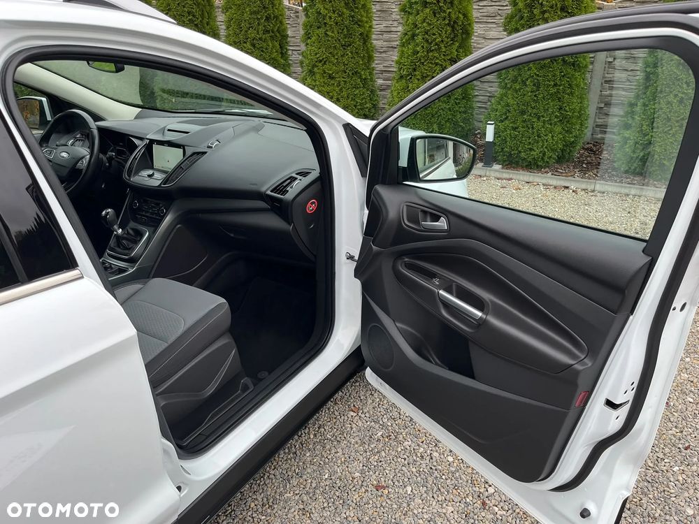 Ford Kuga - 32