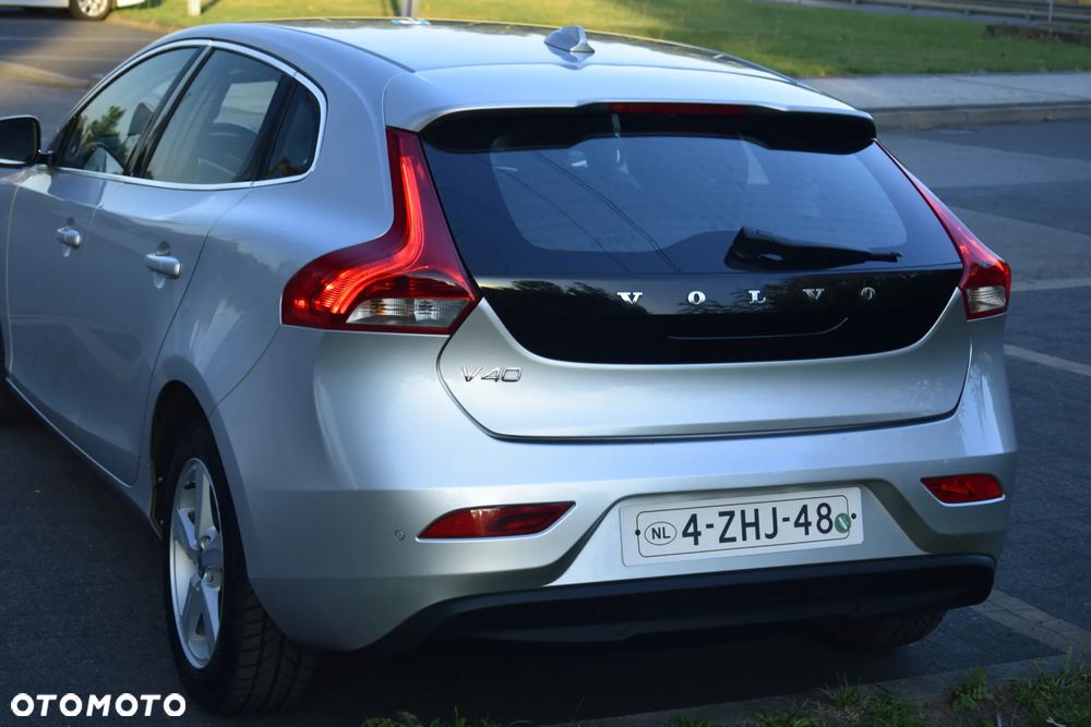 Volvo V40 D2 Momentum - 16