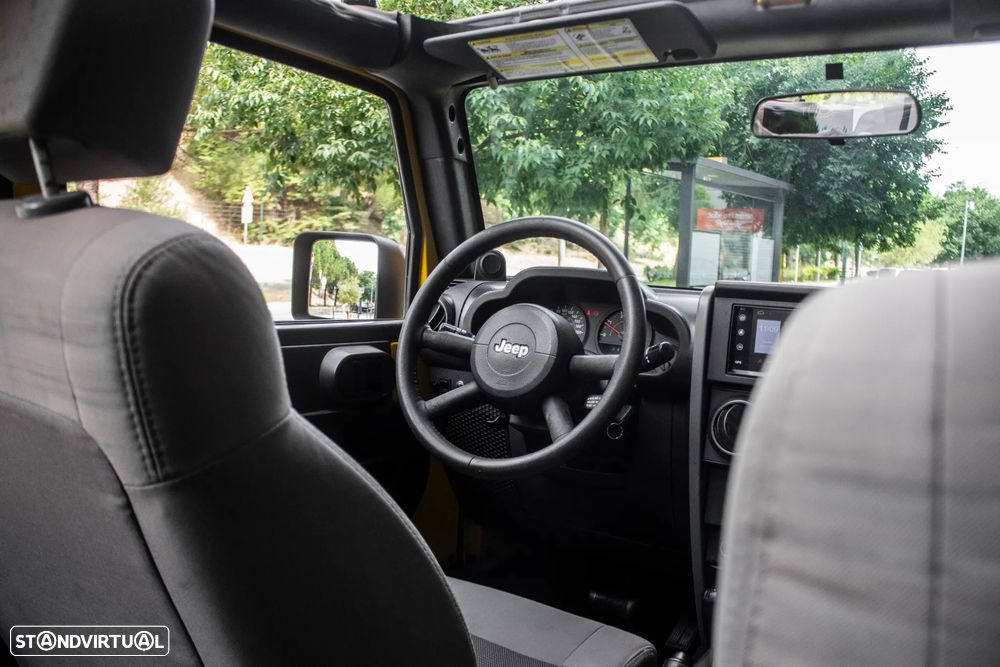 Jeep Wrangler 2.8 CRD ATX Sport - 27