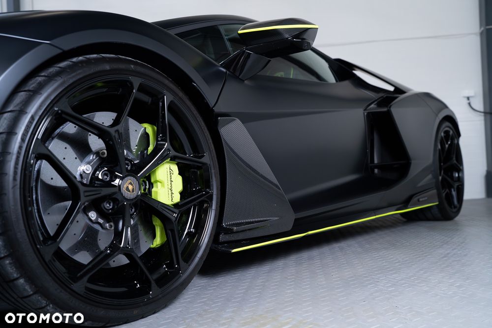 Lamborghini Revuelto - 10