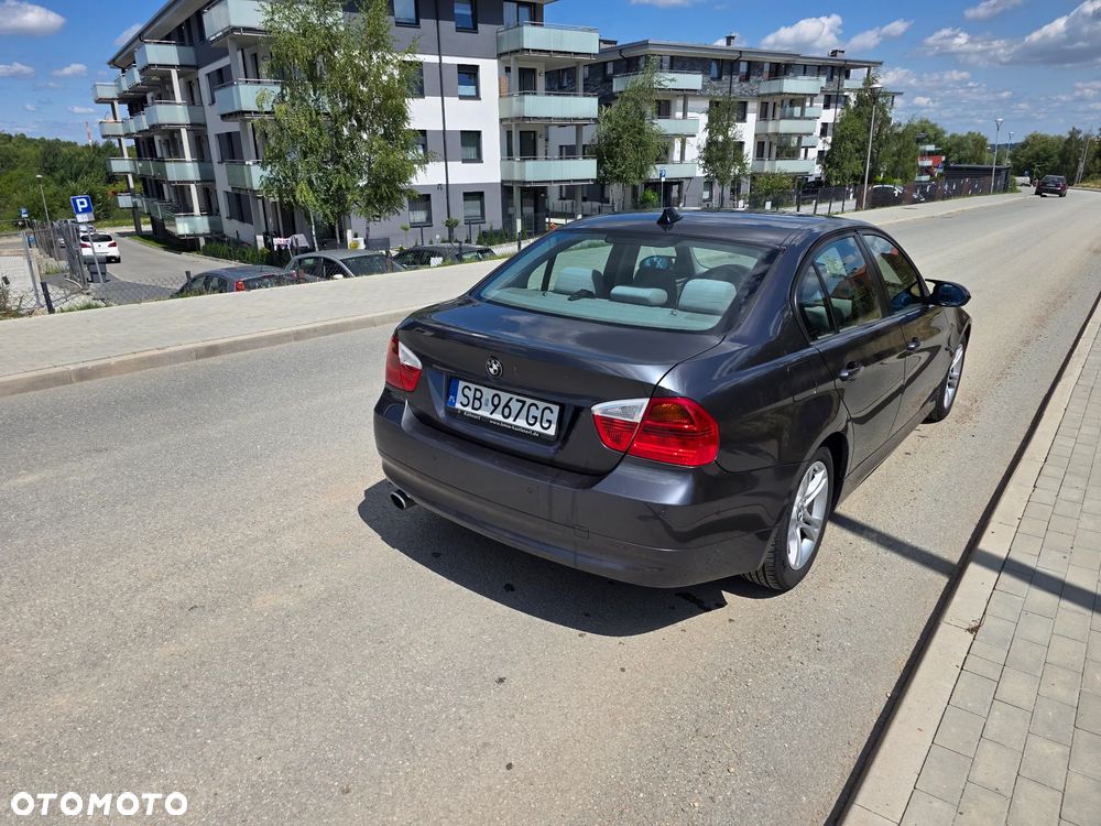 BMW Seria 3 318i - 4