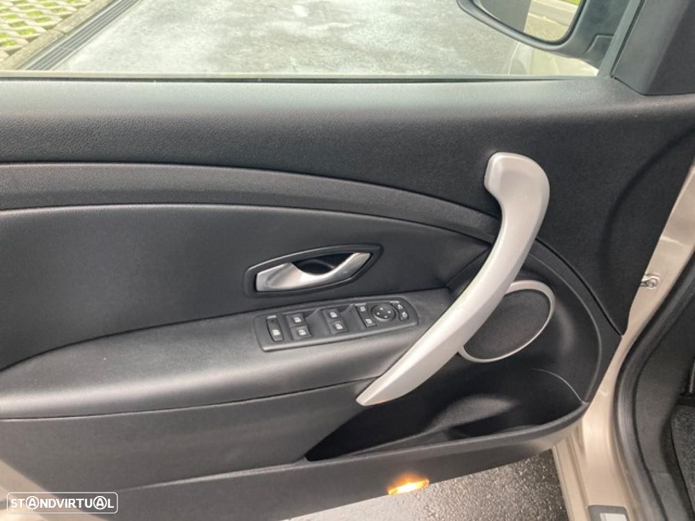 Renault Fluence 1.5 dCi Exclusive - 11