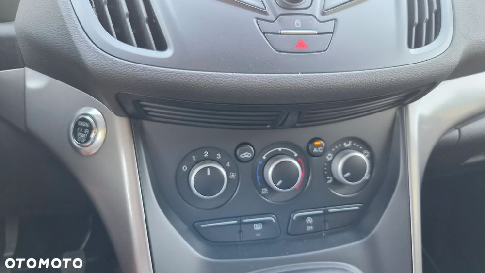 Ford Kuga 1.6 EcoBoost 2x4 Titanium - 21
