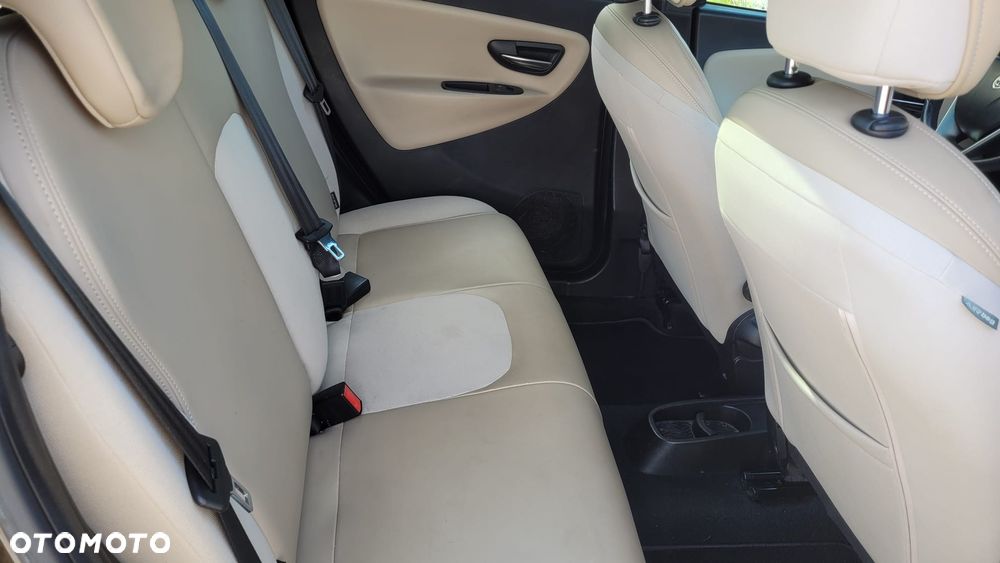 Lancia Ypsilon Y 0.9 TwinAir Turbo 8V Automatik Platinum - 14