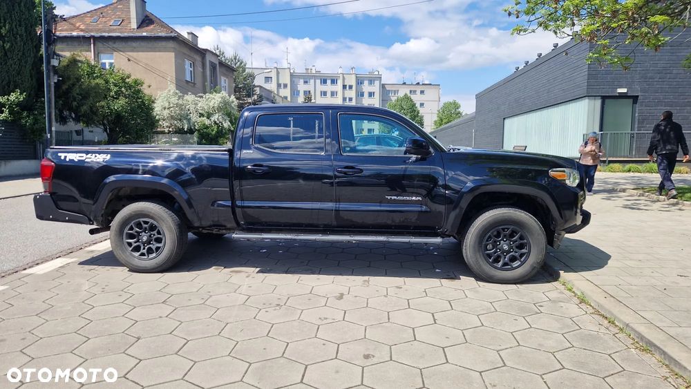 Toyota Tacoma - 14