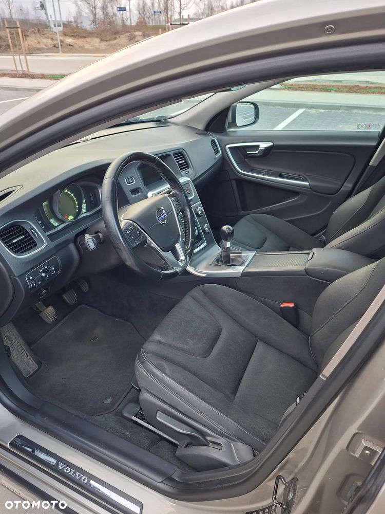 Volvo S60 T3 Momentum - 19