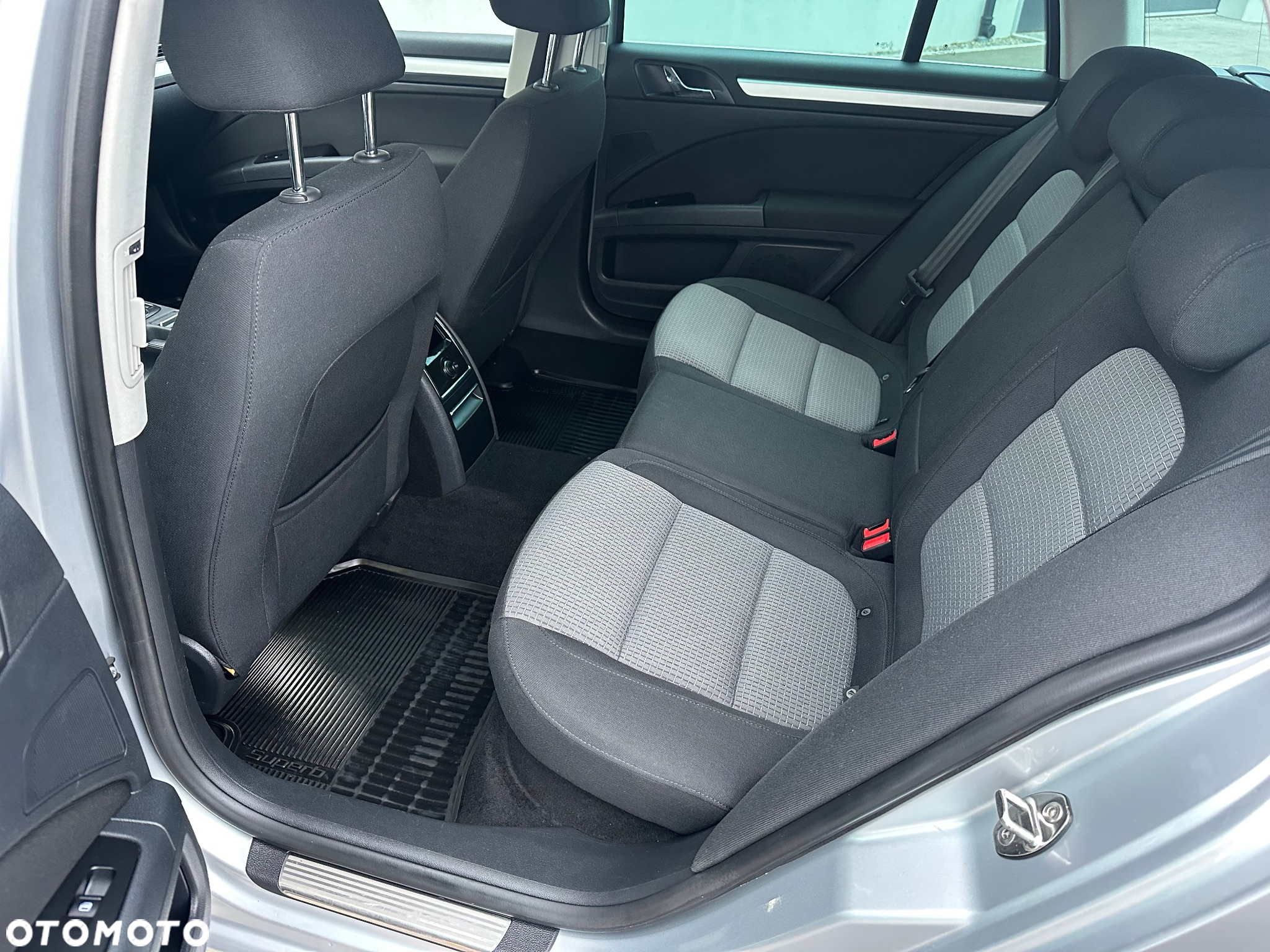 Skoda Superb Combi 2.0 TDI DSG Elegance - 20