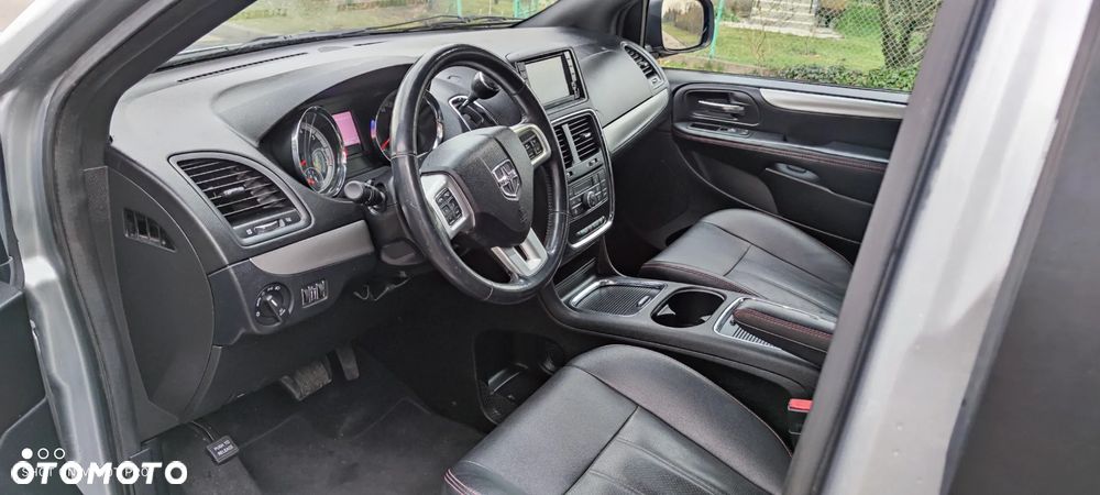 Dodge Grand Caravan - 17