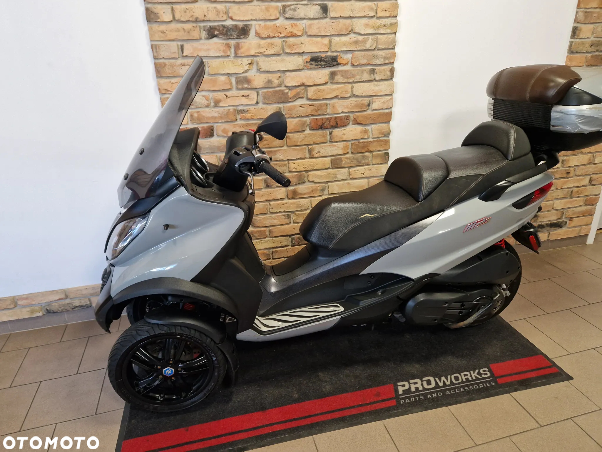 Piaggio MP-3 - 10