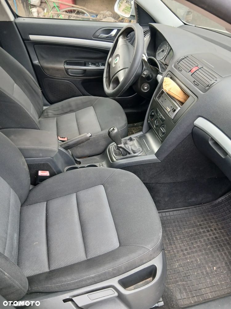Skoda Octavia 1.6 Ambition - 35
