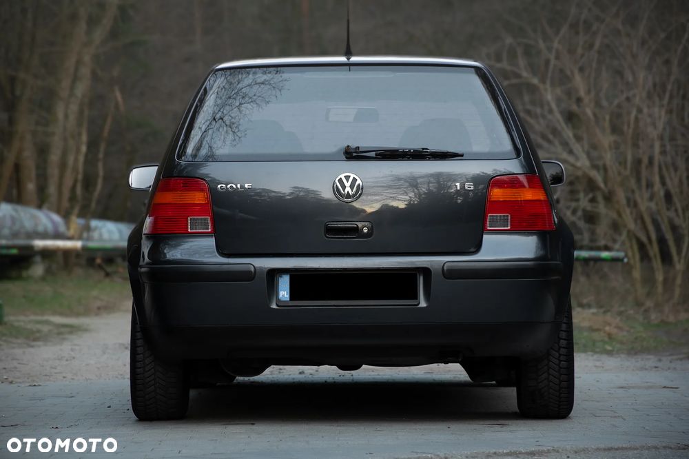 Volkswagen Golf - 6