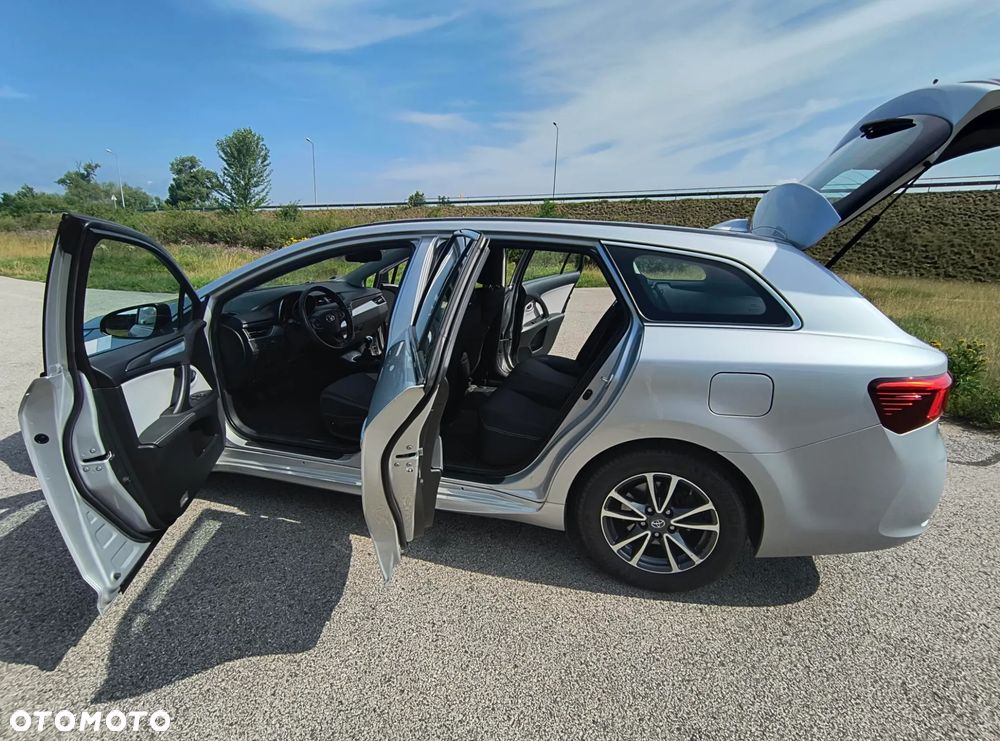 Toyota Avensis 1.8 Premium - 9