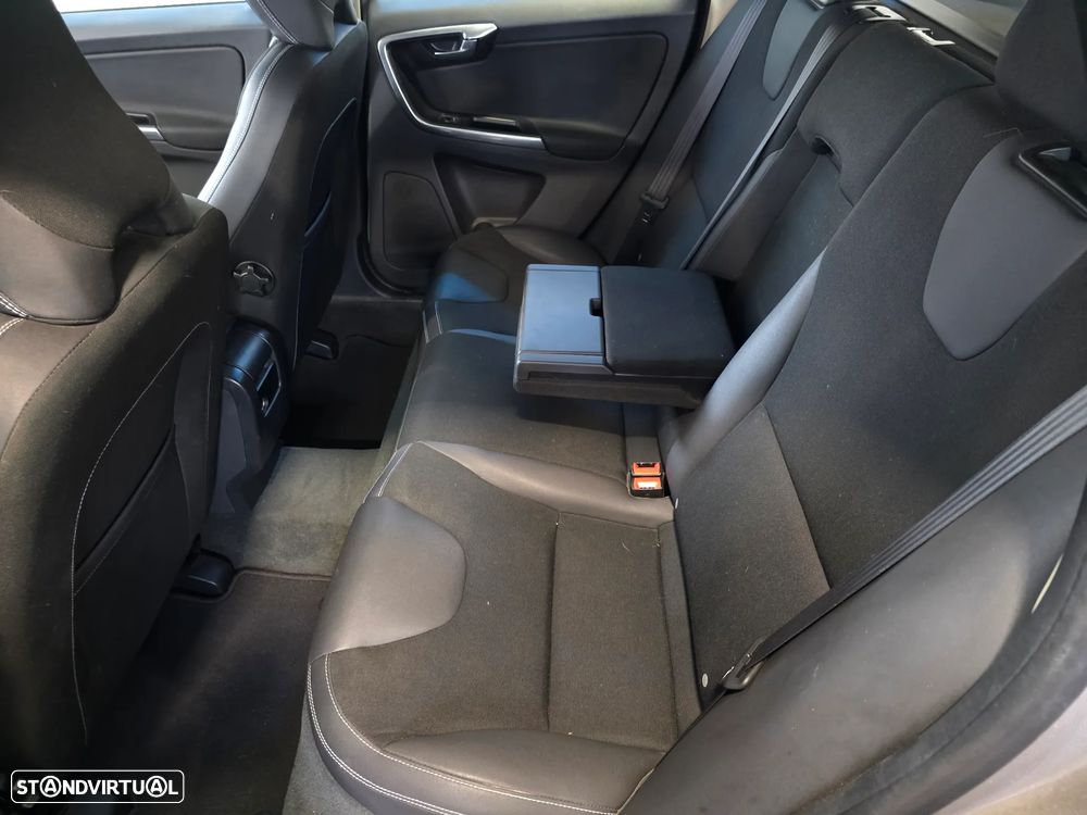 Volvo XC 60 DRIVe Momentum - 8