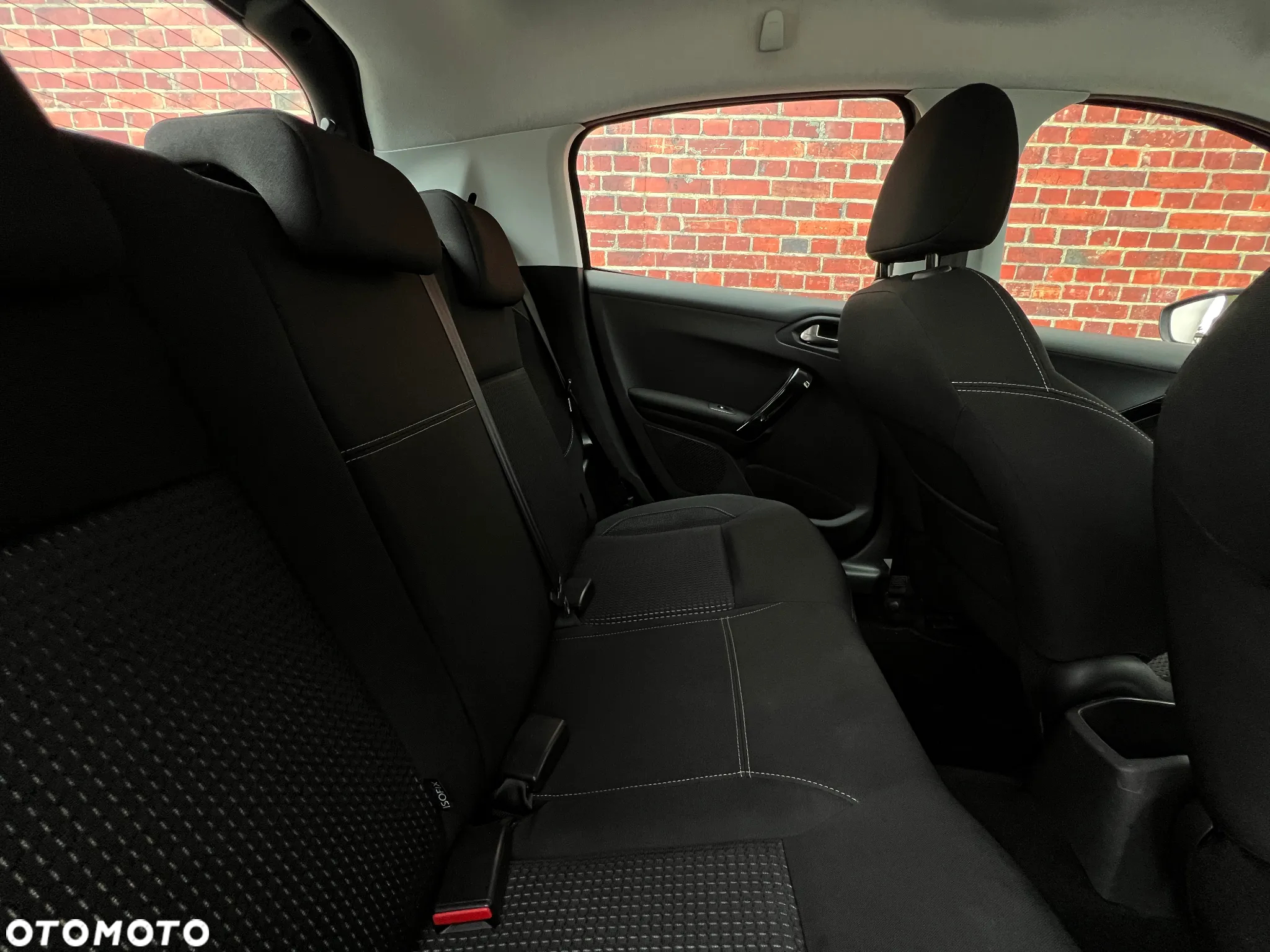 Peugeot 208 - 19
