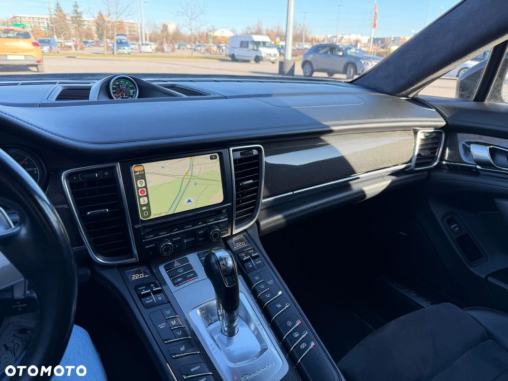 Porsche Panamera GTS PDK - 12