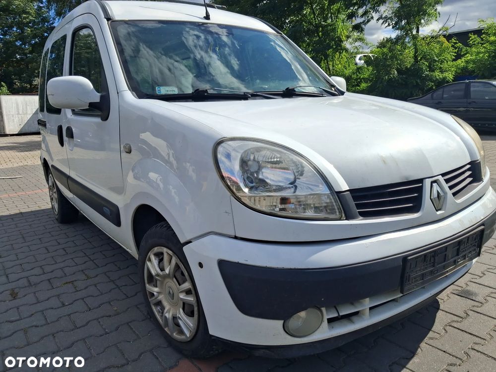Renault Kangoo 1 I FL Lift silnik kompletny 1.5 Dci K9K718 K9K 718 skrzynia biegów drzwi maska klapa zderzak błotnik lakier D389 Biały szyba lusterko turbina czujnik ciśnienia paliwa pompa wtrysk przewód wąż rura intercooler alternator rozrusznik przepływomierz sterownik moduł łapa stacyjka mechanizm klamka zamek pompa wspomagania przewód chłodnica kolektor maglownica belka sanki zwrotnica zacisk hamulcowy osłona atrapa lampa reflektor fotel sprężarka klimatyzacji panel nawiewu dmuchawa wentylator fotel boczek kanapa relingi UCH lewarek półka bagażnika tłumik wydech NA CZĘŚCI - 1