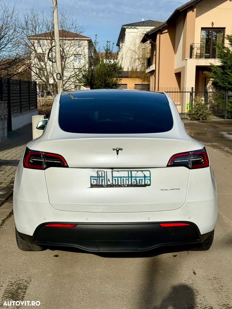 Tesla Model Y Long Range AWD - 3