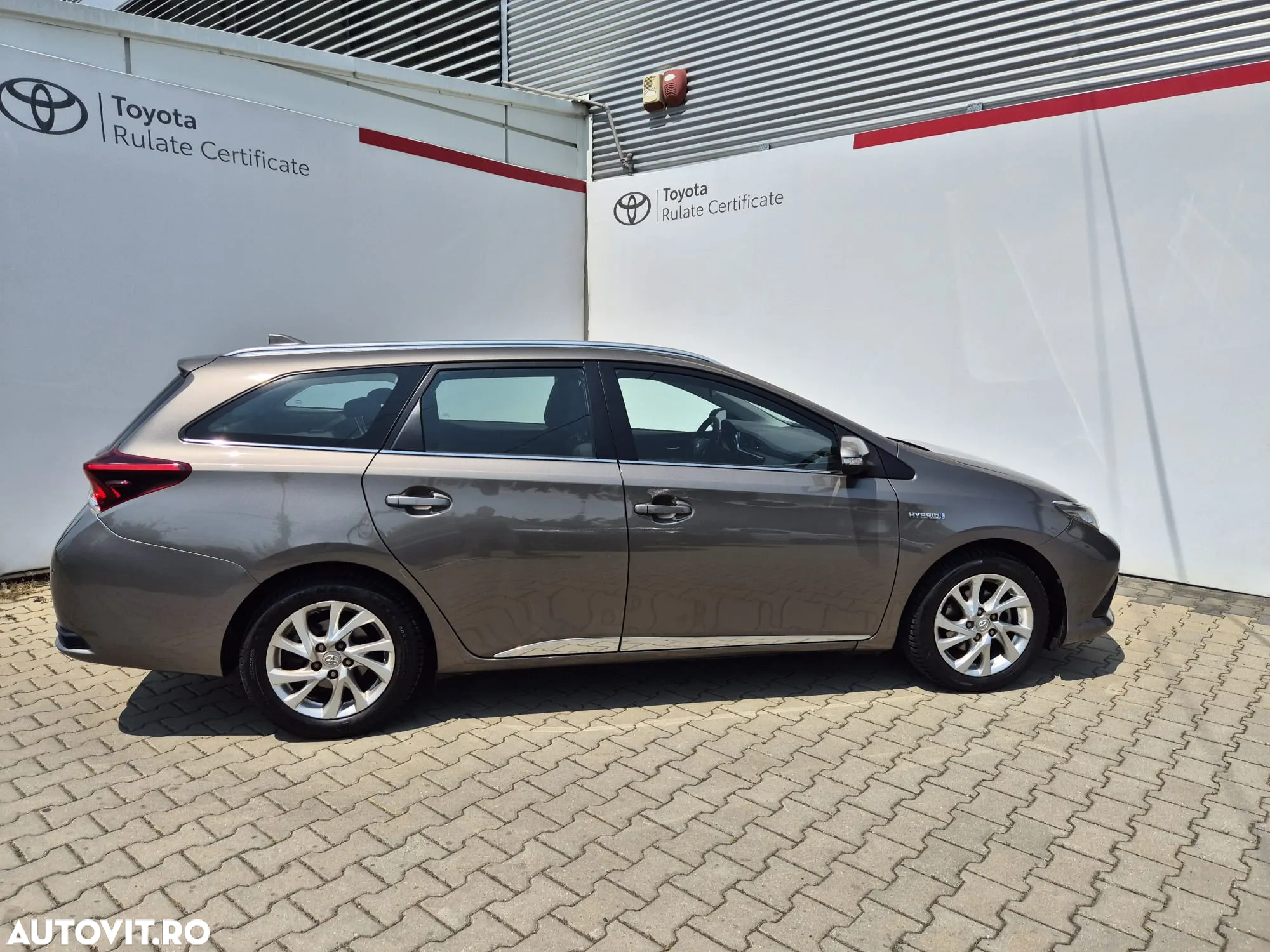 Toyota Auris 1.8 L VVT-i HSD Sol - 4
