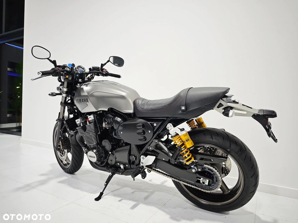 Yamaha XJR - 18