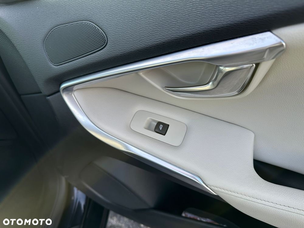 Volvo V40 D2 Momentum - 25