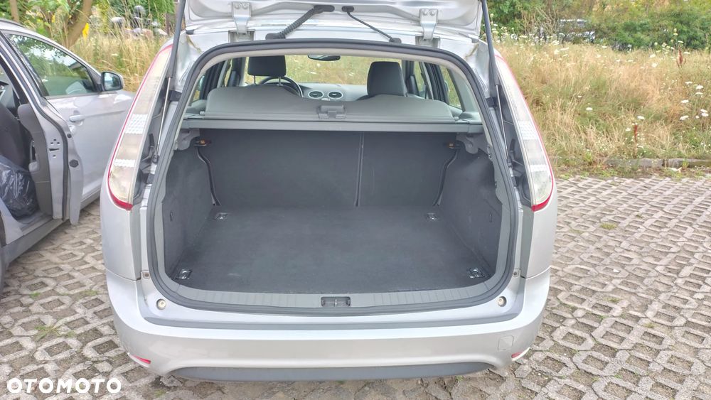 Ford Focus 1.6 TDCi DPF Ghia - 11