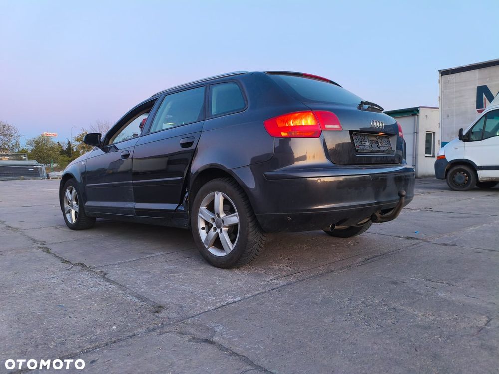 Audi A3 Sportback 1.6 FSI Ambiente - 9