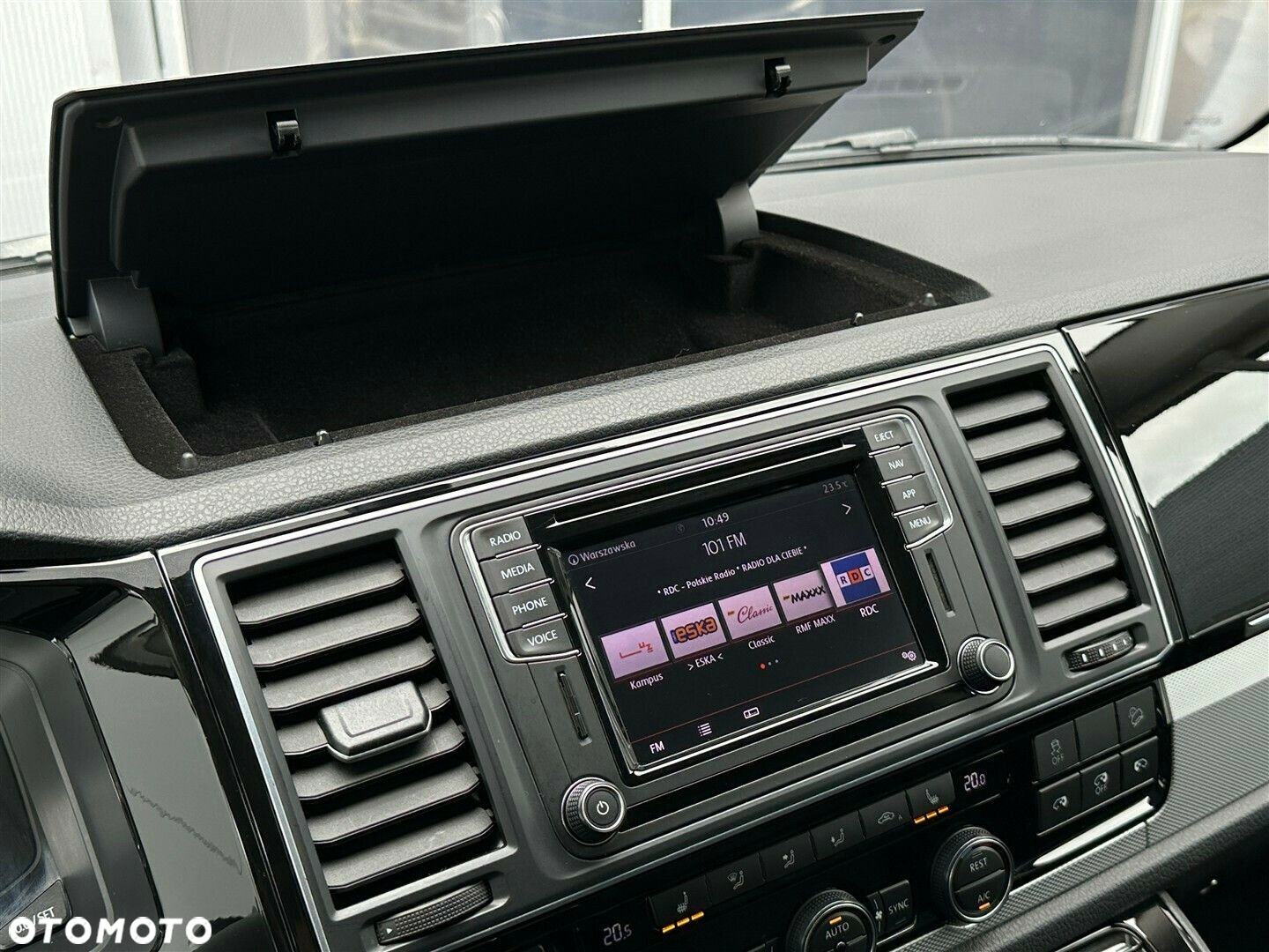 Volkswagen Caravelle - 24