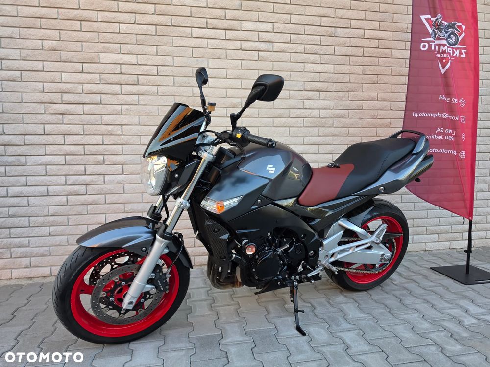 Suzuki GSR - 12